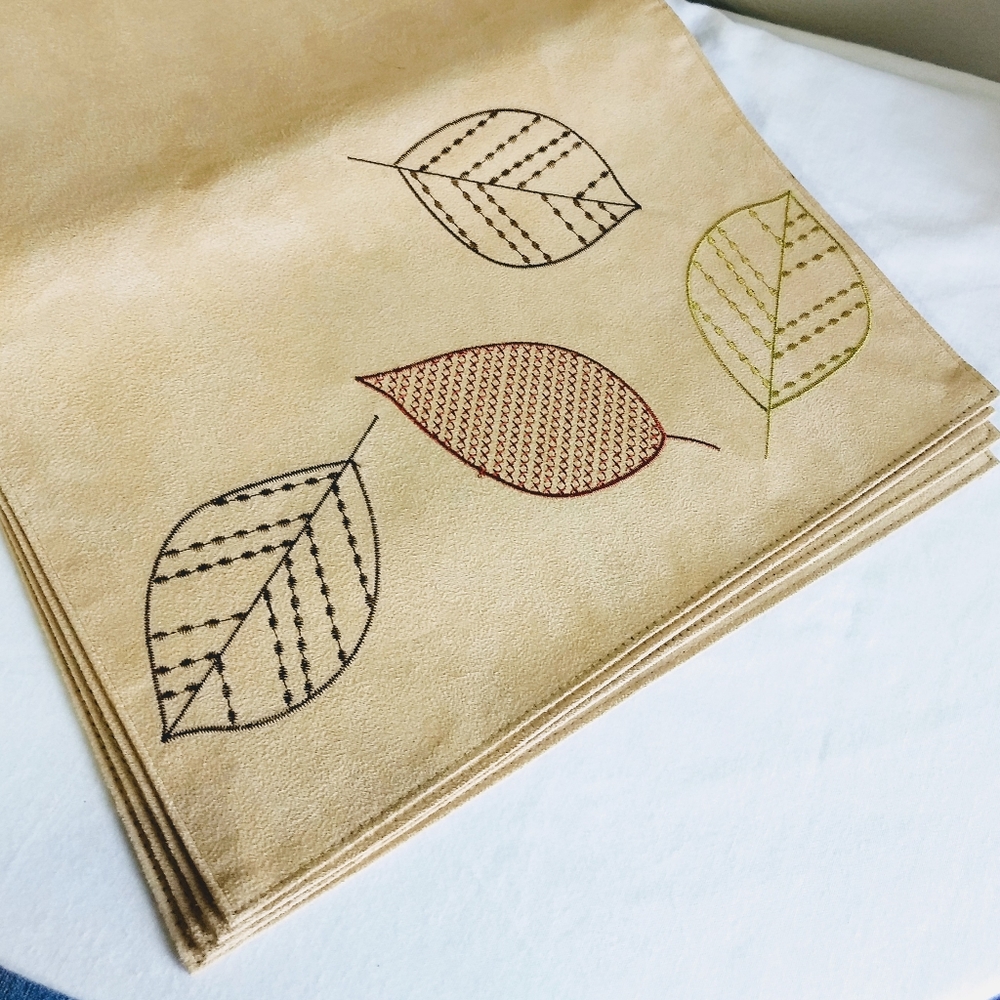 NWOT 4 Pcs Table Placemats